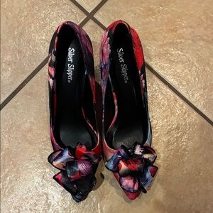 Women's Floral Point Toe Heels with Bow - Multicolored